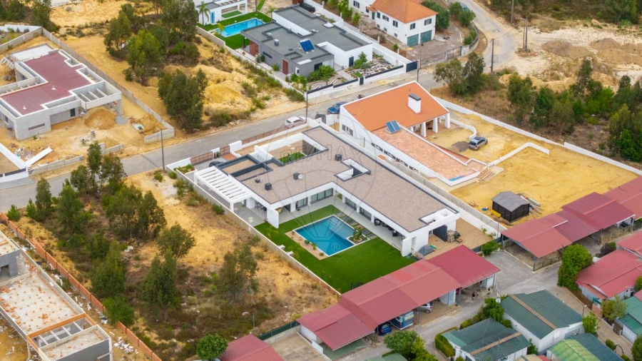 Moradia T4 para Venda em Fernao Ferro Foto 47