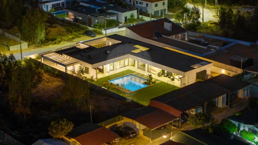 Moradia T4 para Venda em Fernao Ferro Foto 43