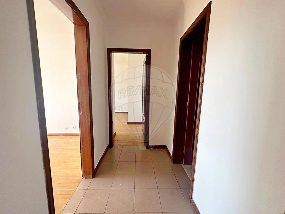 Apartamento T2 para Venda em Mafamude e Vilar do Paraíso Foto 1