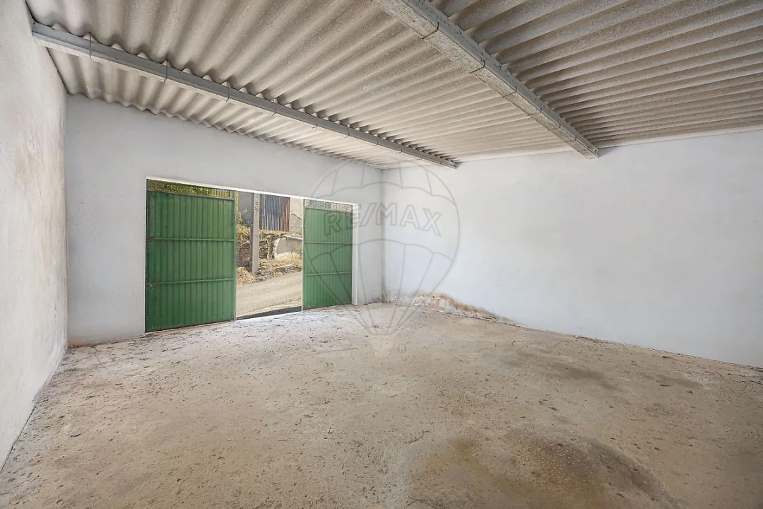 Armazém para Venda em Vila Verde dos Francos Foto 3