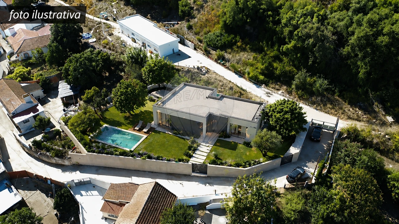 Moradia T1 para Venda em Sobral de Monte Agraço Foto 1