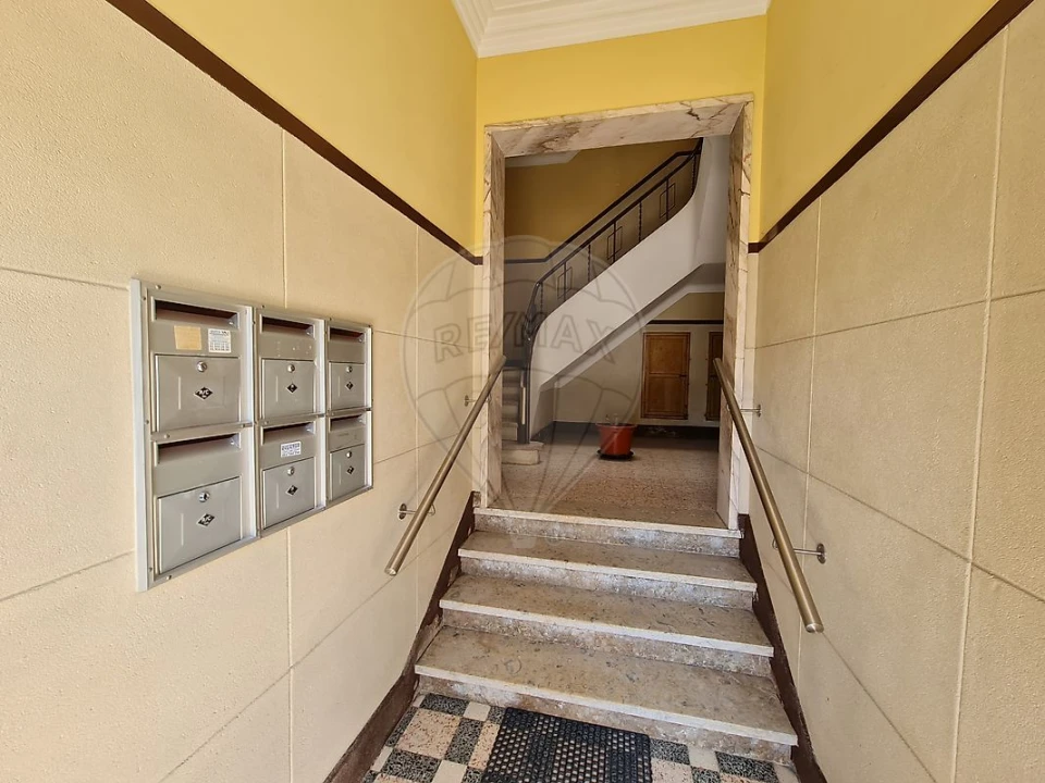 Apartamento T3 para Venda em Póvoa de Santa Iria e Forte da Casa Foto 4