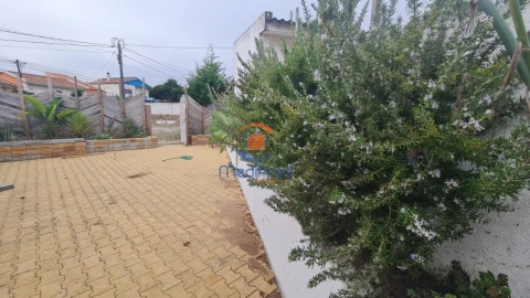 Moradia T2 para Venda em A dos Cunhados e Maceira