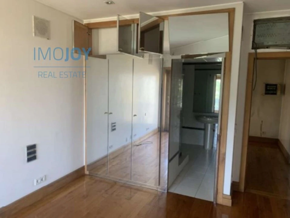 Moradia T5 para Venda em Azurem Foto 19