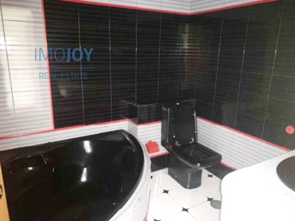 Moradia T5 para Venda em Azurem Foto 25