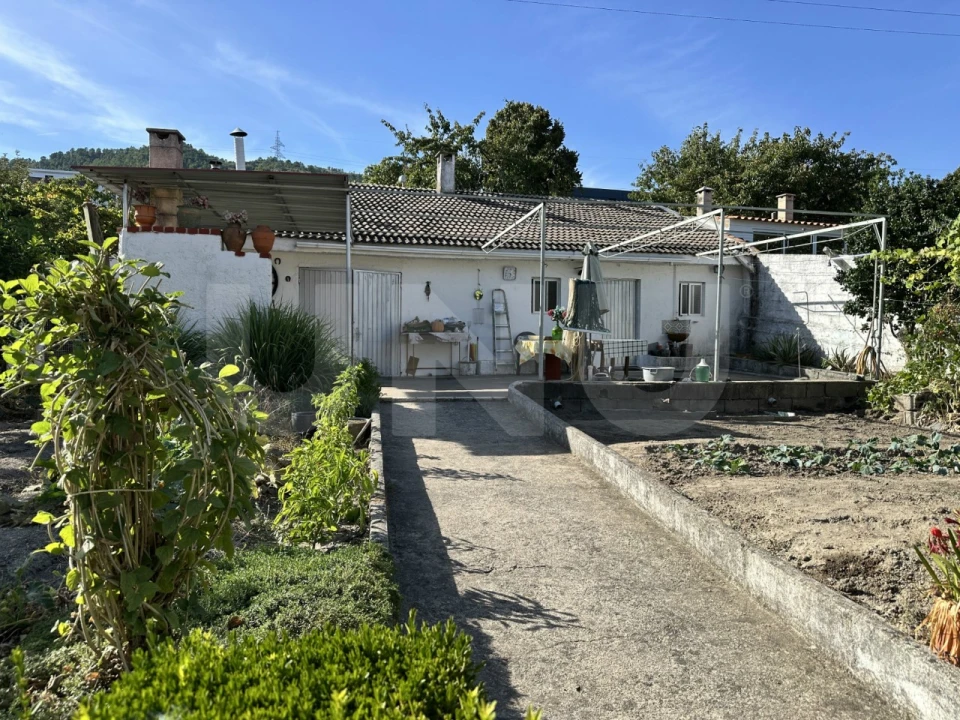 Moradia T3 para Venda em Tortosendo Foto 38