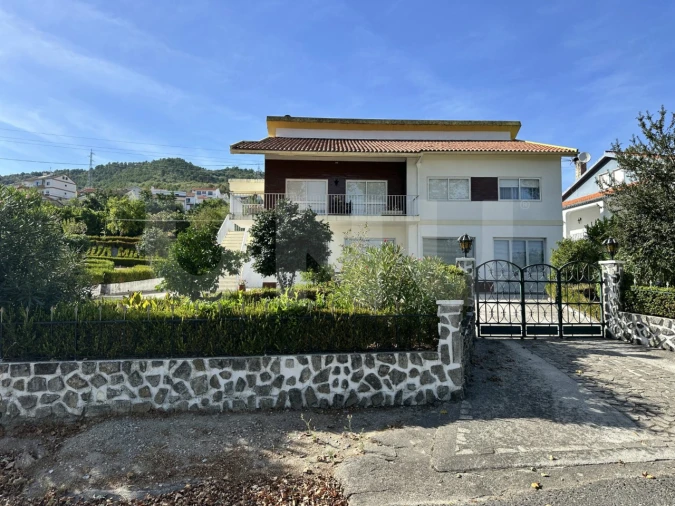 Moradia T3 para Venda em Tortosendo Foto 1