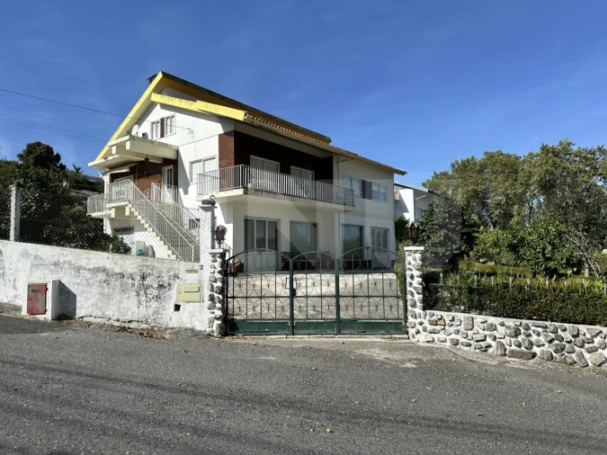 Moradia T3 para Venda em Tortosendo Foto 3