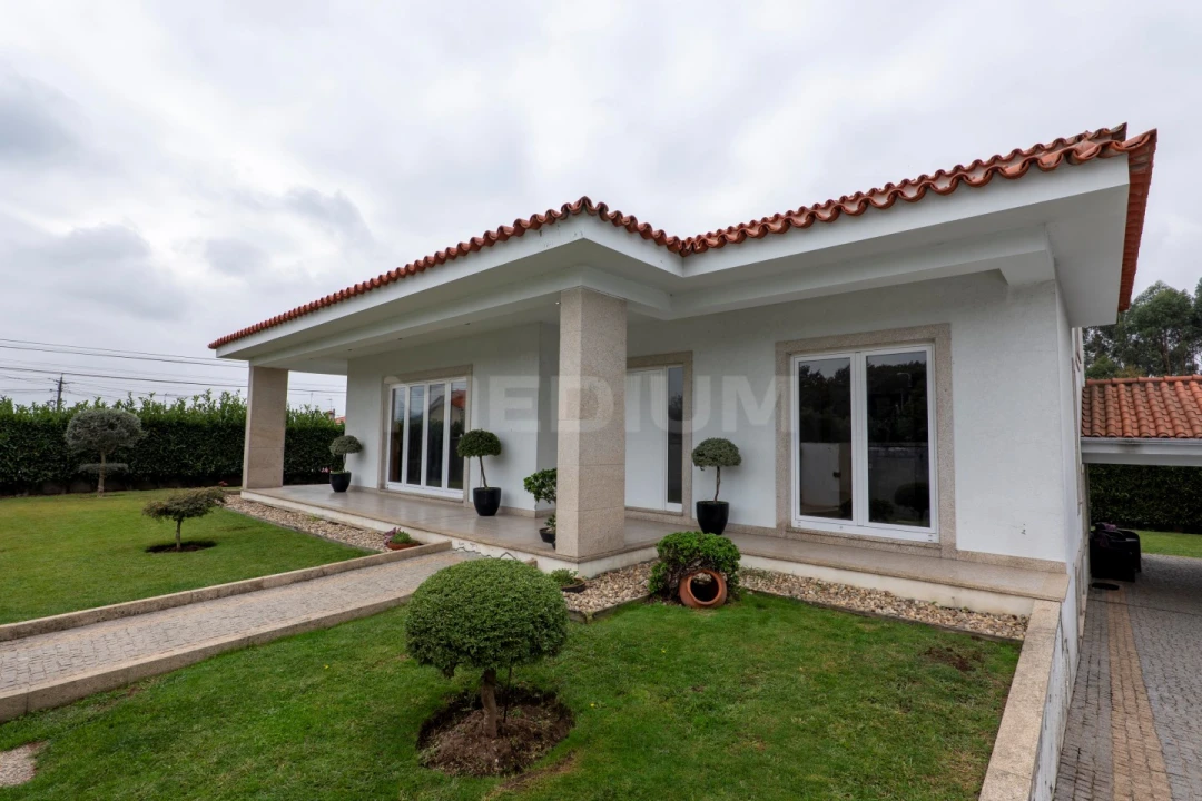 Moradia T3 para Venda em Avidos e Lagoa Foto 1