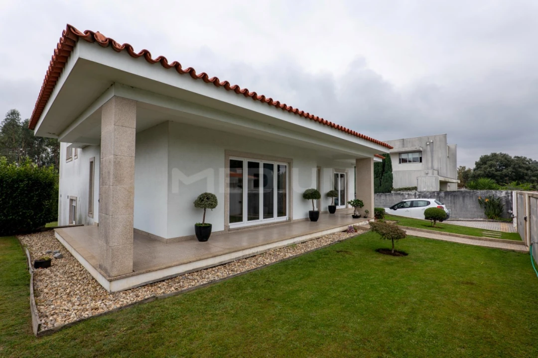 Moradia T3 para Venda em Avidos e Lagoa Foto 3