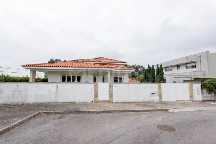 Moradia T3 para Venda em Avidos e Lagoa Foto 2