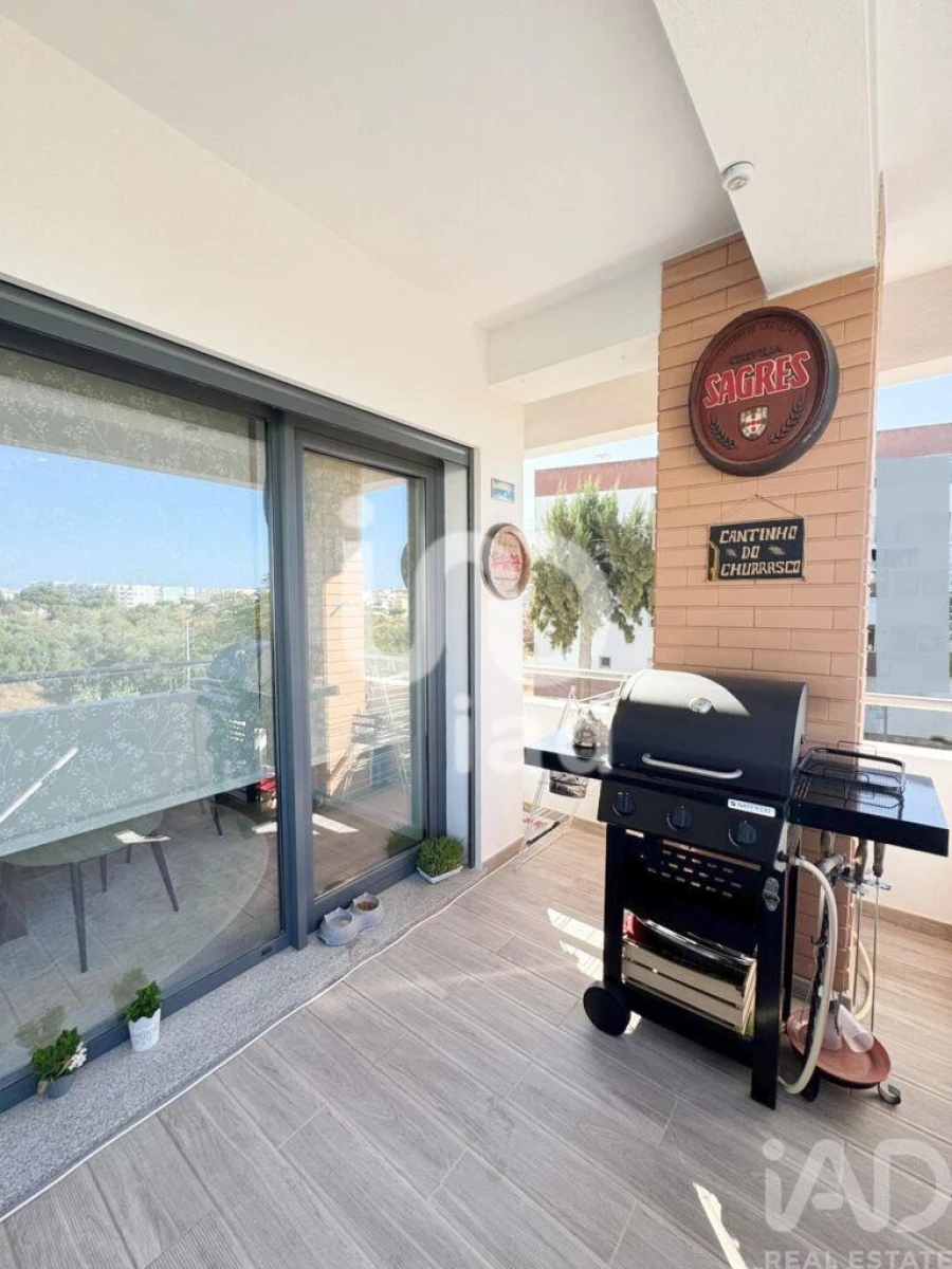 Apartamento T3 para Venda em Quelfes Foto 15