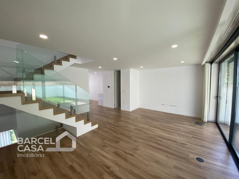 Moradia T3 para Venda em Barcelinhos Foto 6