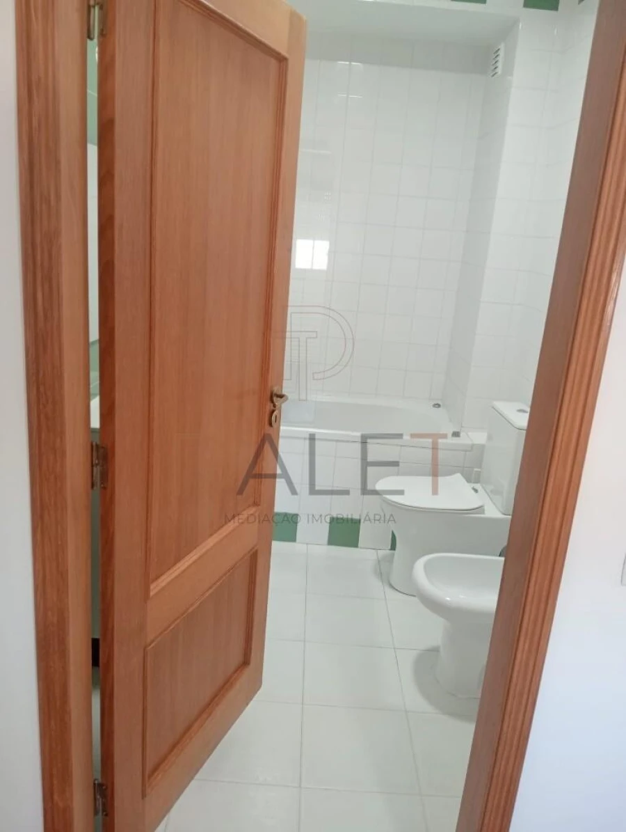 Apartamento T3 para Venda em Azambuja Foto 11