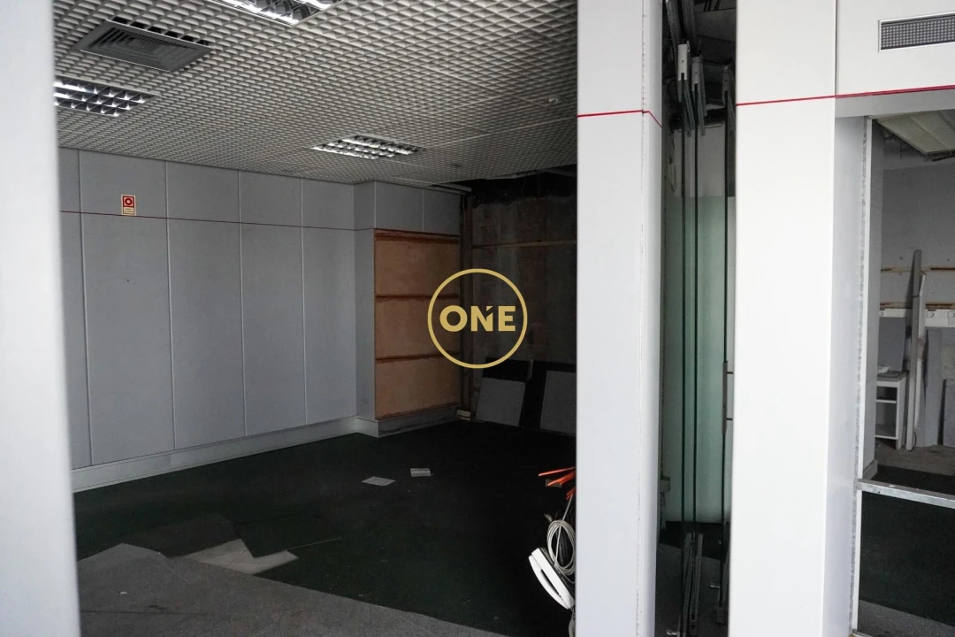 Loja para Arrendamento em Lourosa Foto 2