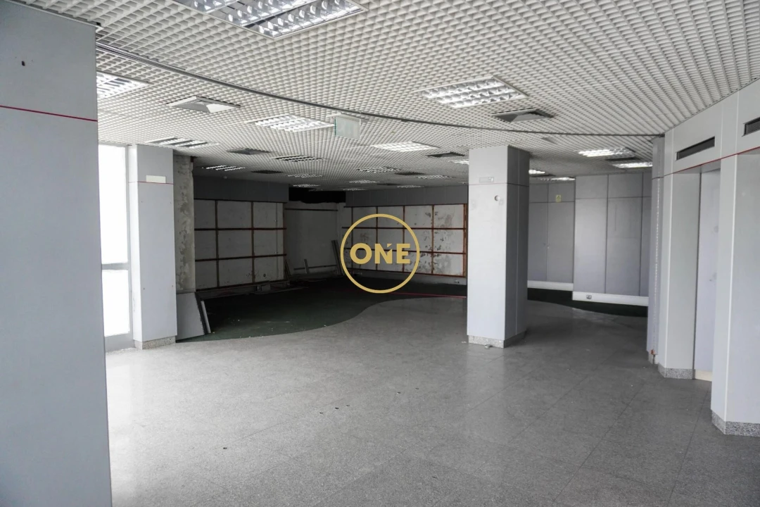 Loja para Arrendamento em Lourosa Foto 8