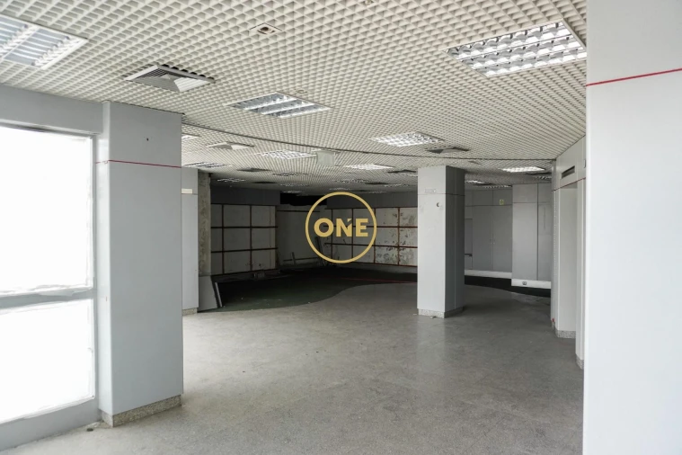 Loja para Arrendamento em Lourosa Foto 9