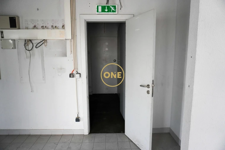 Loja para Arrendamento em Lourosa Foto 12