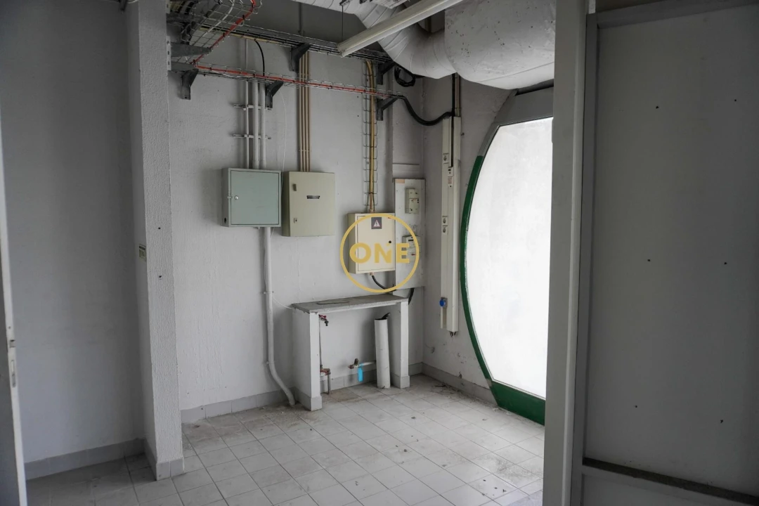 Loja para Arrendamento em Lourosa Foto 10