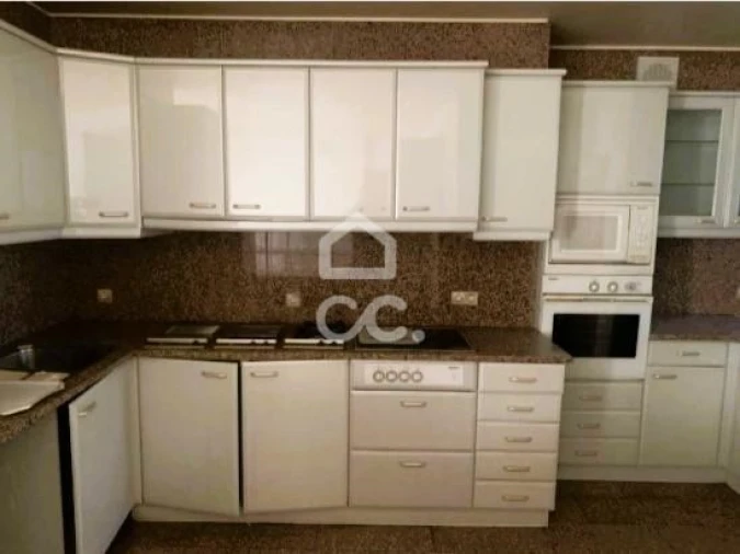 Moradia T4 para Venda em Azurem Foto 8