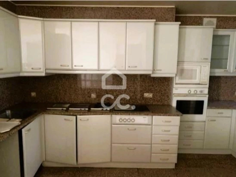 Moradia T4 para Venda em Azurem Foto 8