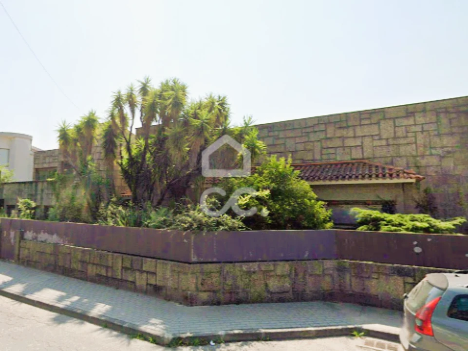 Moradia T4 para Venda em Azurem Foto 3