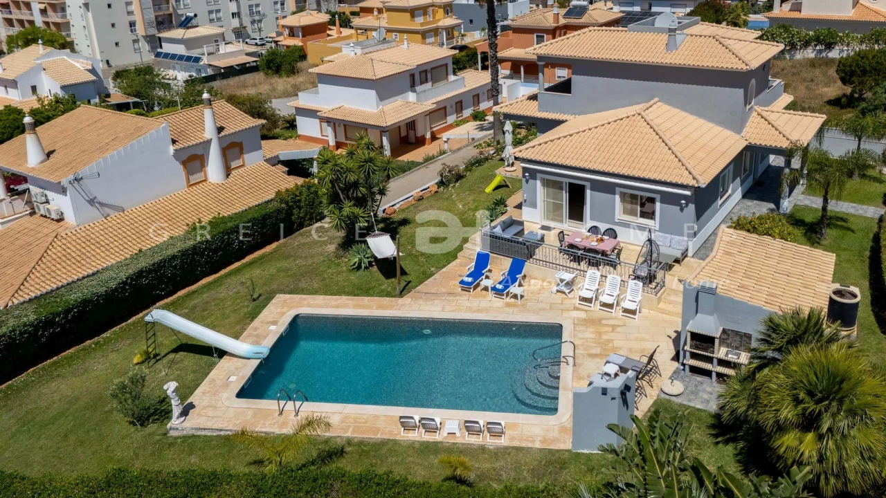 Moradia T4 para Arrendamento em Quarteira Foto 46