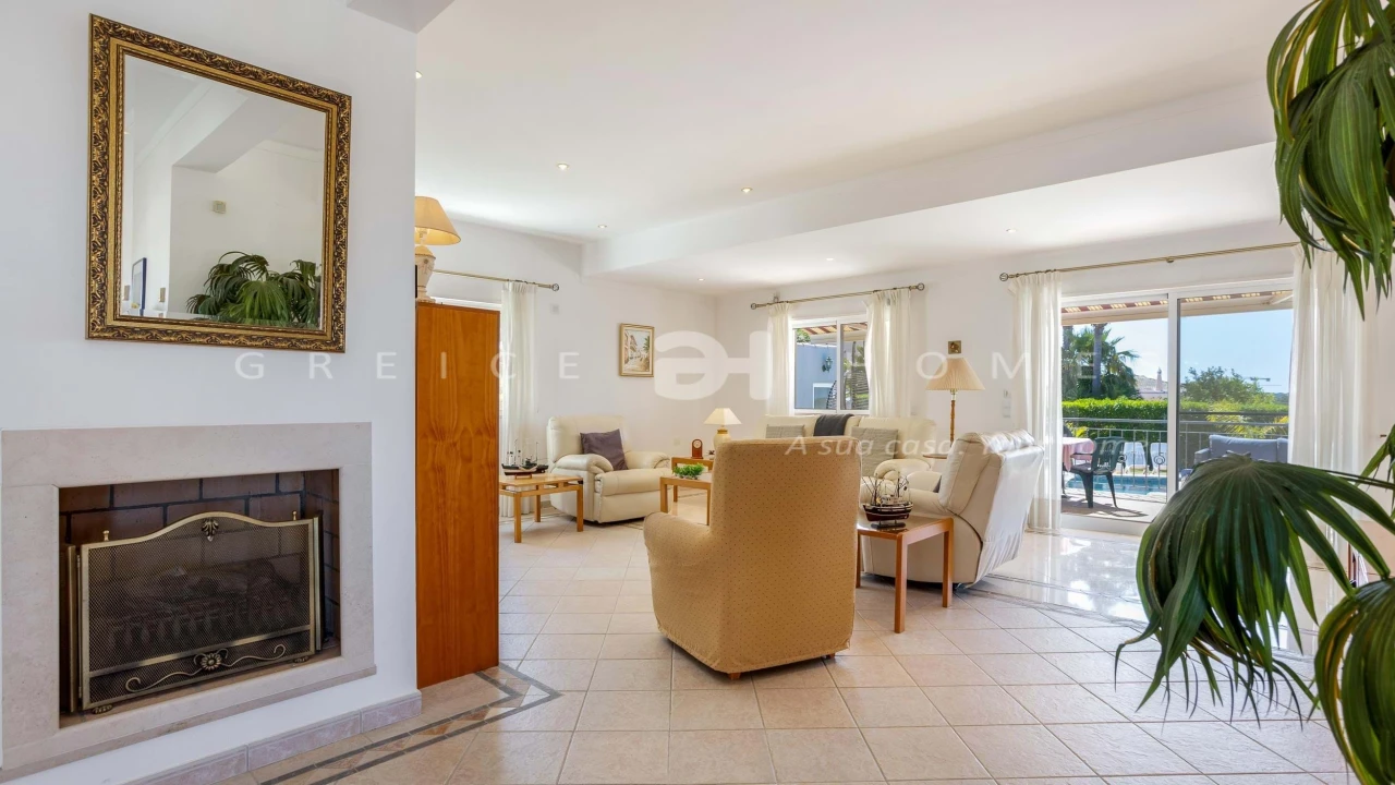 Moradia T4 para Arrendamento em Quarteira Foto 8