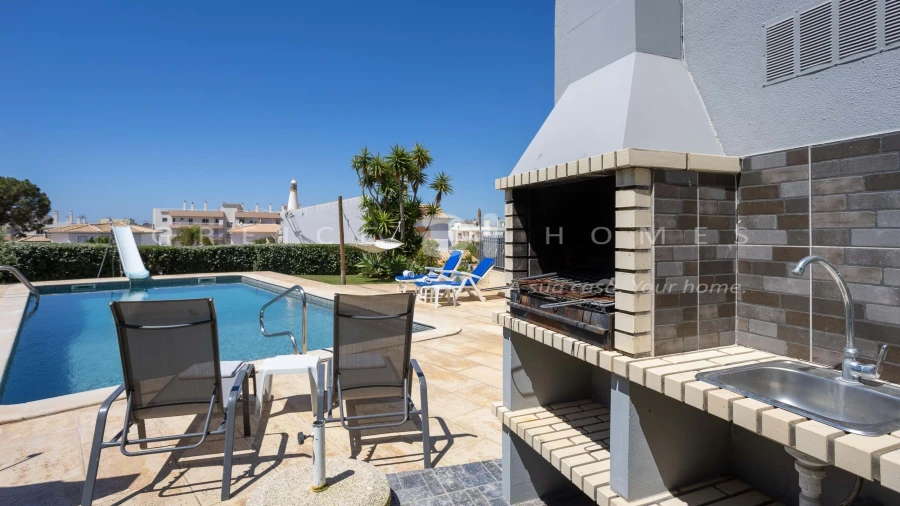 Moradia T4 para Arrendamento em Quarteira Foto 41