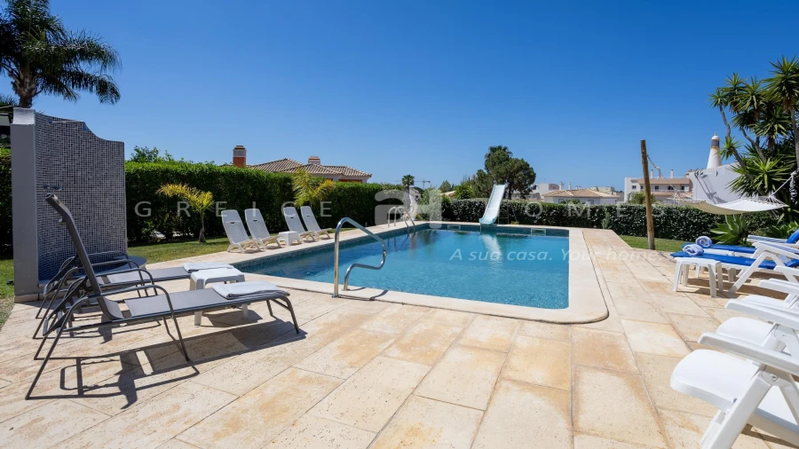 Moradia T4 para Arrendamento em Quarteira Foto 38