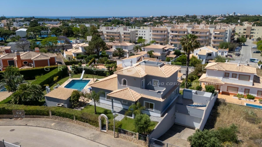 Moradia T4 para Arrendamento em Quarteira Foto 47