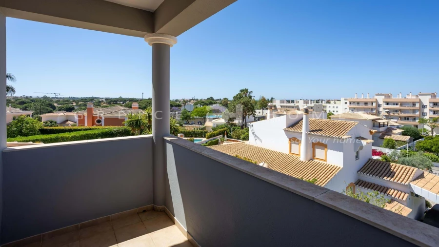 Moradia T4 para Arrendamento em Quarteira Foto 24