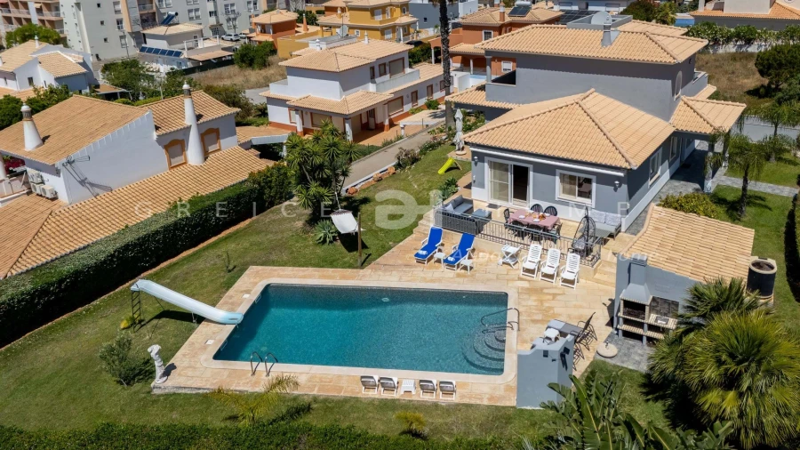 Moradia T4 para Arrendamento em Quarteira Foto 46