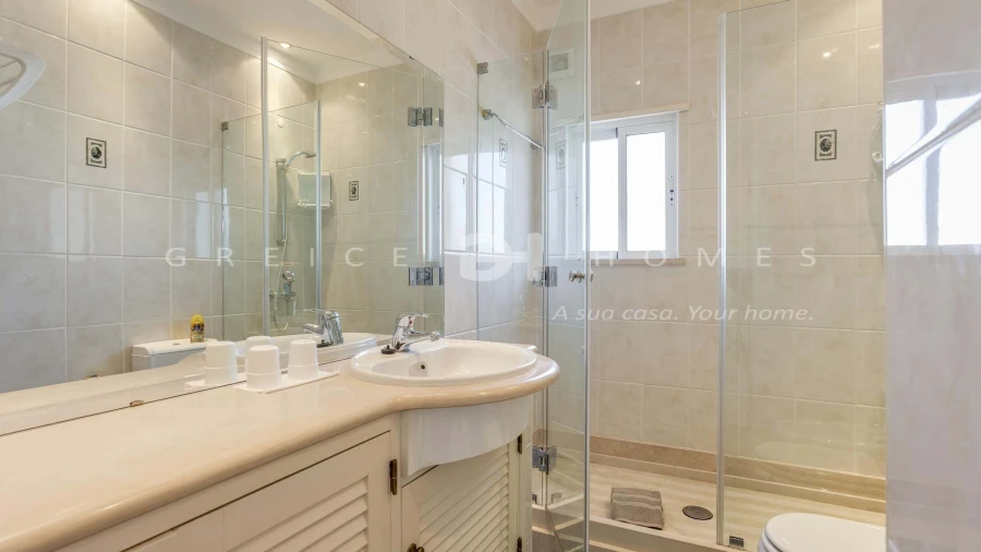 Moradia T4 para Arrendamento em Quarteira Foto 14