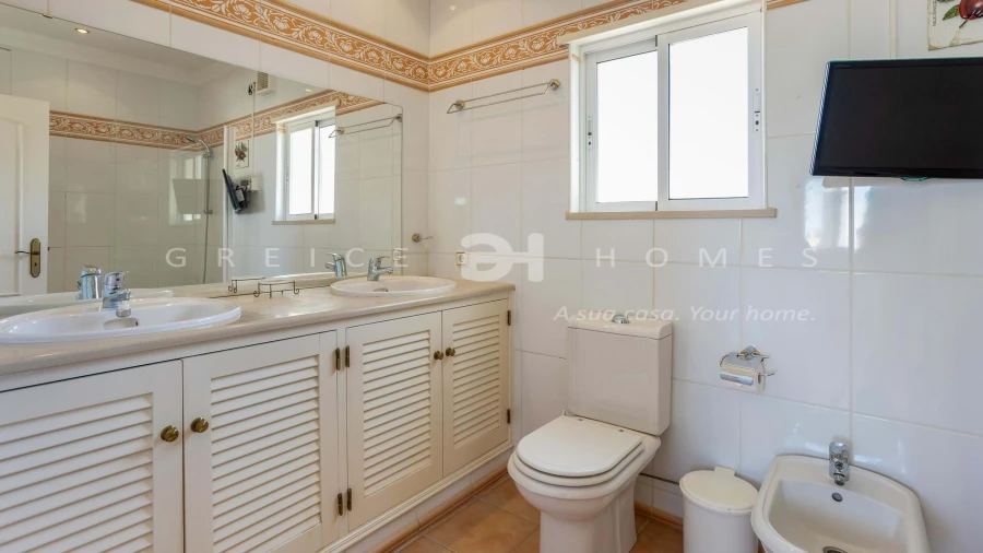 Moradia T4 para Arrendamento em Quarteira Foto 22