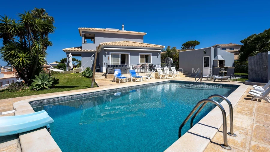 Moradia T4 para Arrendamento em Quarteira Foto 40