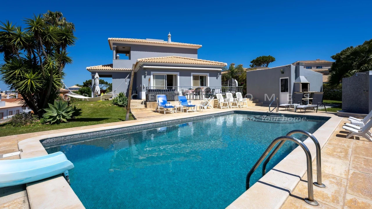 Moradia T4 para Arrendamento em Quarteira Foto 40