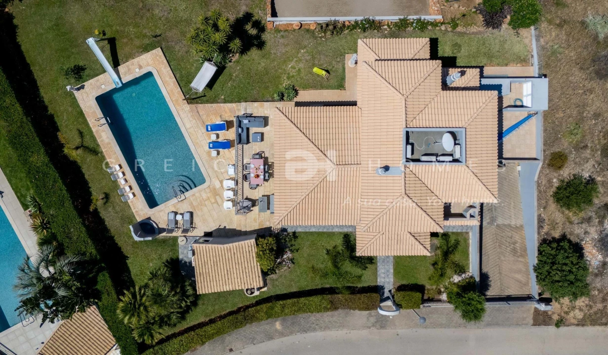 Moradia T4 para Arrendamento em Quarteira Foto 48