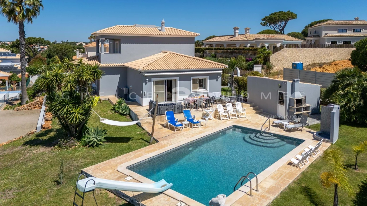 Moradia T4 para Arrendamento em Quarteira Foto 1