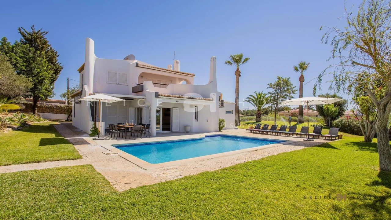 Moradia T4 para Arrendamento em Almancil Foto 34