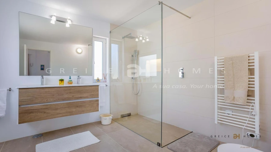 Moradia T4 para Arrendamento em Almancil Foto 7