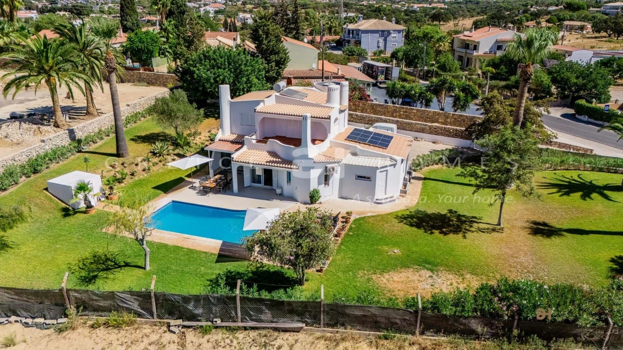 Moradia T4 para Arrendamento em Almancil Foto 42