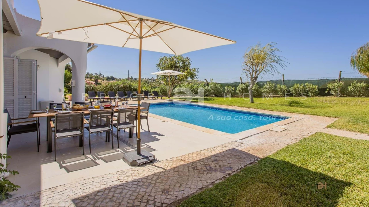 Moradia T4 para Arrendamento em Almancil Foto 33