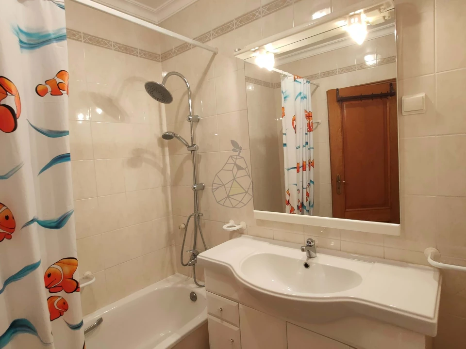 Apartamento T2 para Arrendamento em Armação de Pera Foto 23