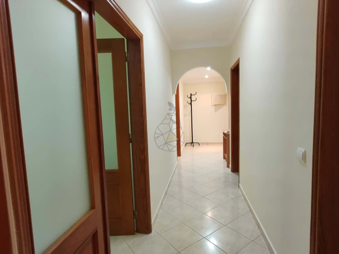 Apartamento T2 para Arrendamento em Armação de Pera Foto 3