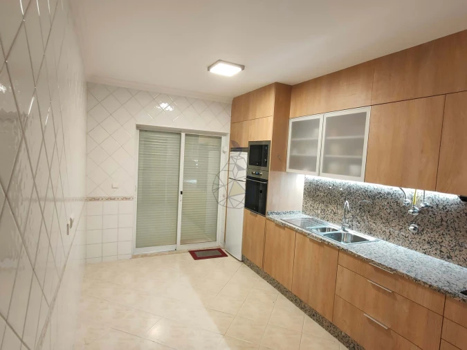 Apartamento T2 para Arrendamento em Armação de Pera Foto 10
