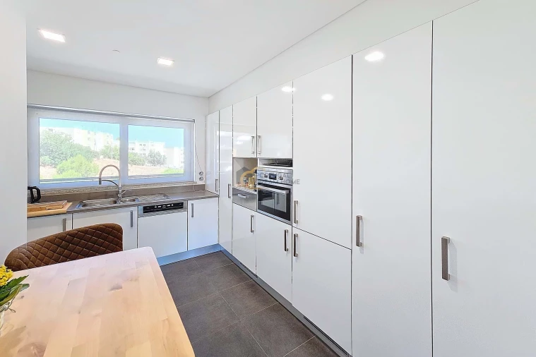 Apartamento T2 para Venda em Portimão Foto 10