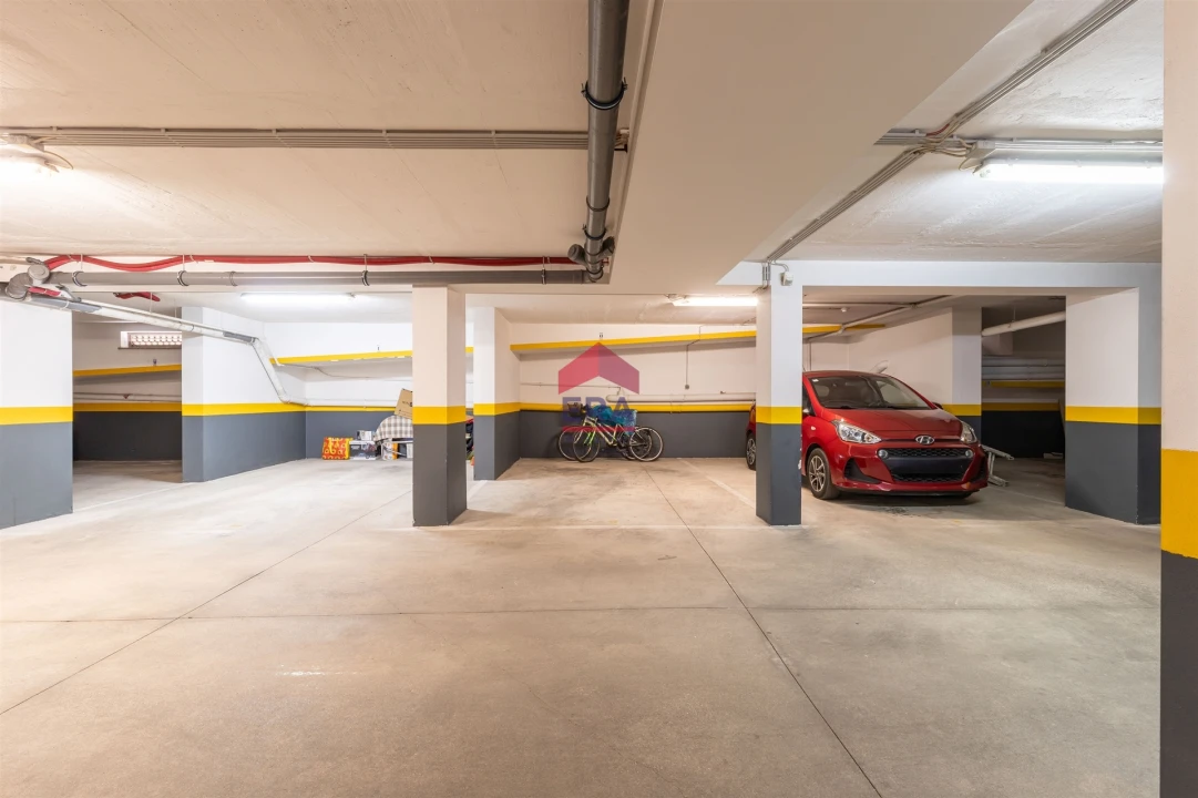 Apartamento T0 para Venda em Quelfes Foto 17