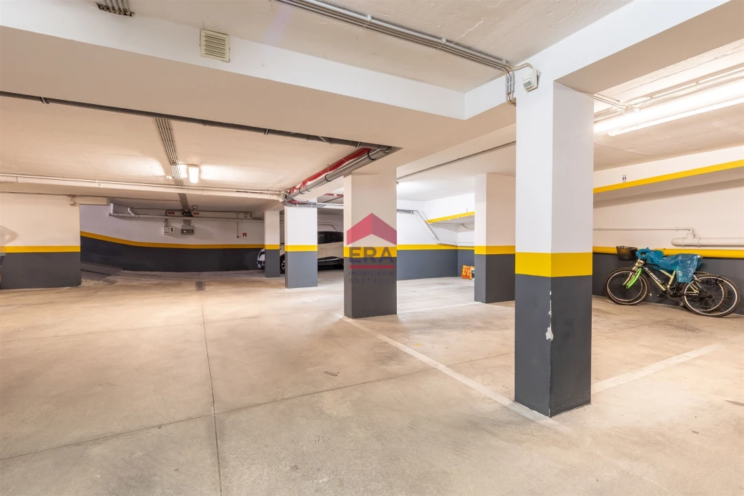 Apartamento T0 para Venda em Quelfes Foto 18