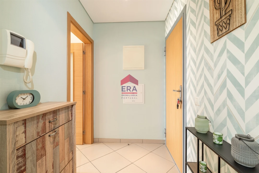 Apartamento T0 para Venda em Quelfes Foto 16